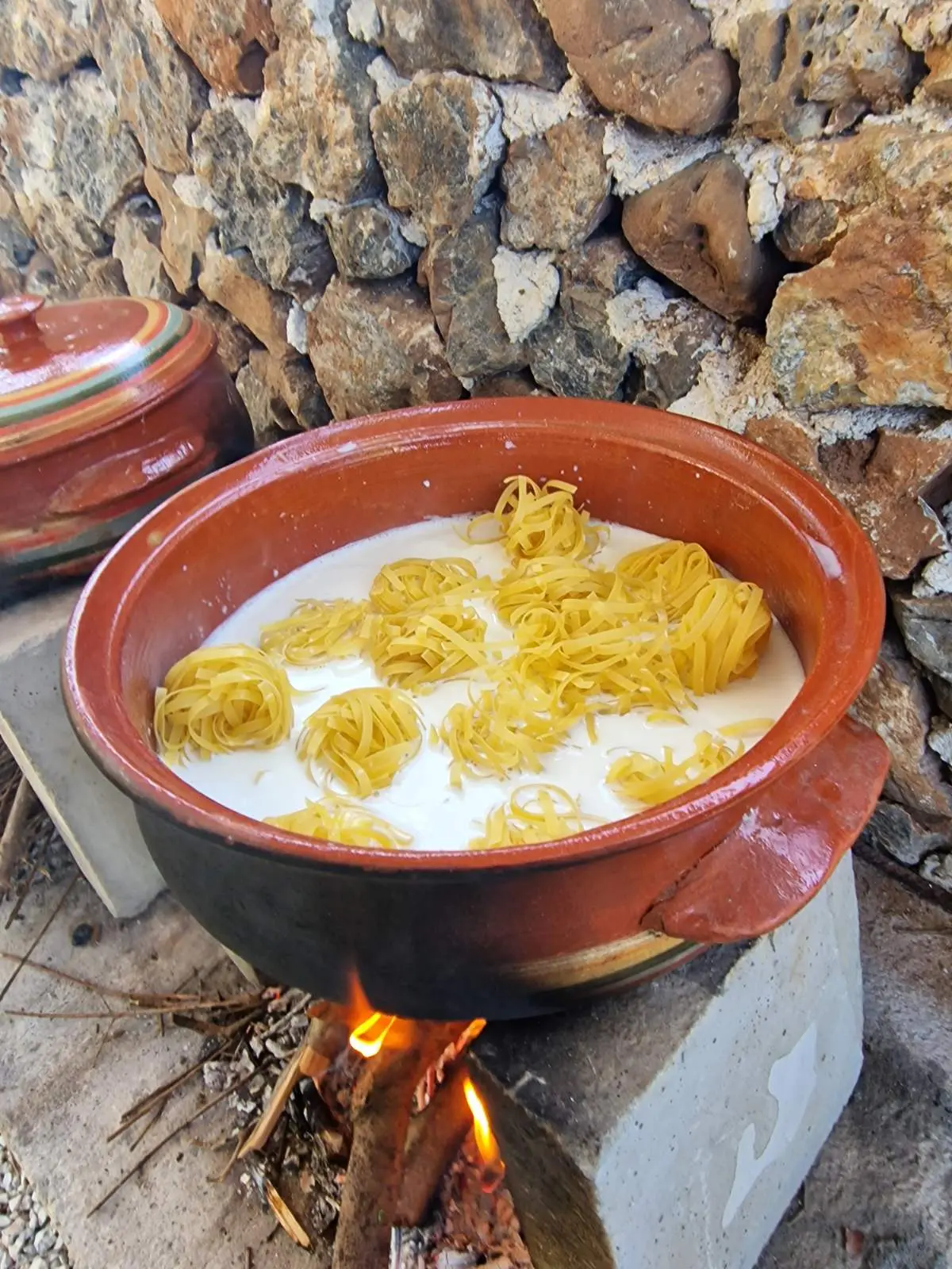 Cooking Hilopites with milk from the goats! -Arevitis Farm